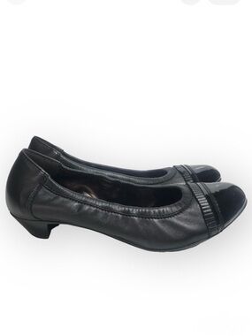 AGL Attilio Giusti Leombruni Black Pleated Ballet Cap Toe Flats